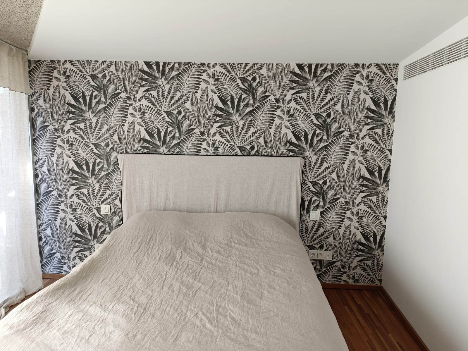 papier peint dans une chambre par reformas-trujillo.com