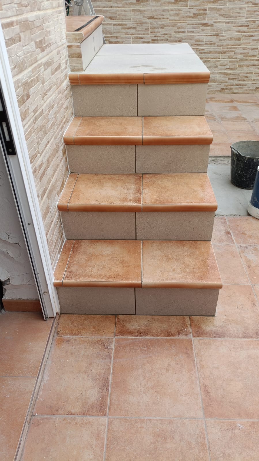 escalier rénové par reformas-trujillo.com