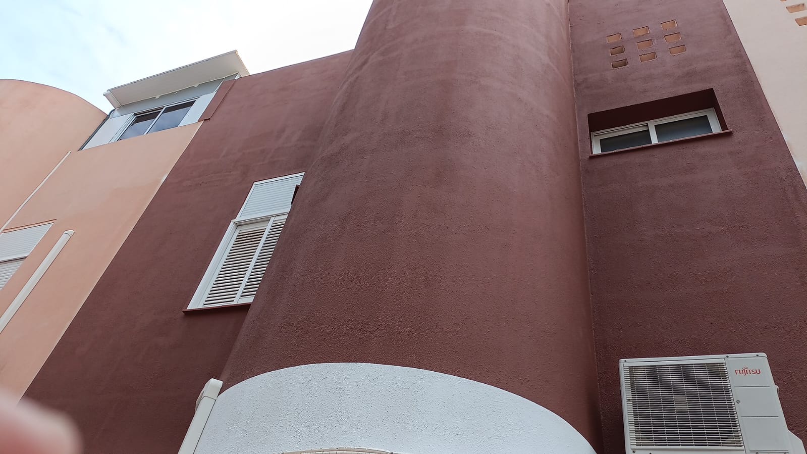 peinture extérieure en hauteur par reformas-trujillo.com